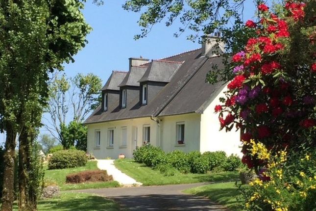 Detached house for sale in 22390 Pont-Melvez, Côtes-D'armor, Brittany, France