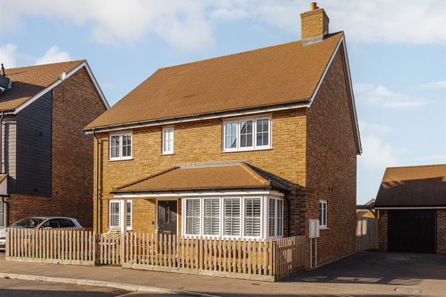 Thumbnail Detached house for sale in Reeves Crescent, Horley