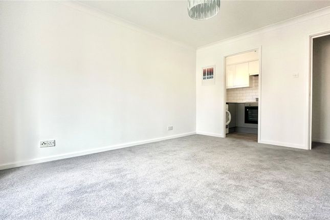 Flat 10, Golden Court,, Park Road, Hertfordshire photo 3