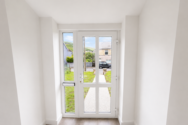 77, High Street, Porth photo 3
