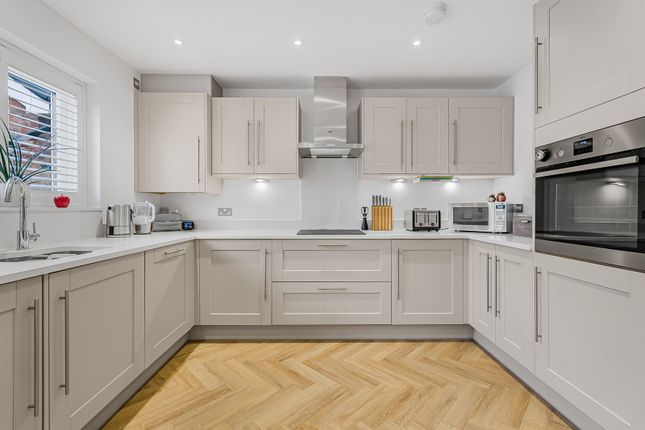 12, Coronation Avenue, Cuffley photo 2