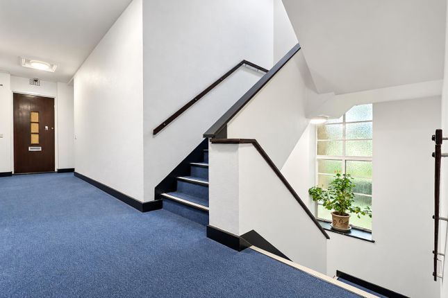 Flat 11, Grosvenor Court, Christchurch Avenue, London photo 3