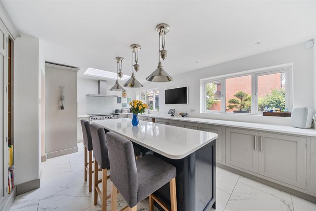 16, Springdale, Finchampstead photo 2