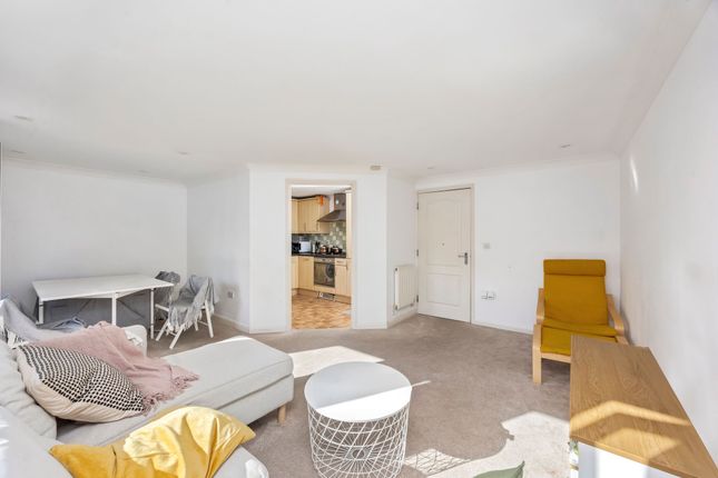 9 Kings Gate Gordon Road, Haywards Heath photo 3