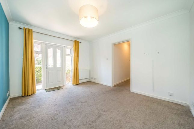 Flat 3 Gunnell Court, 16, Appleton Square, Mitcham photo 4
