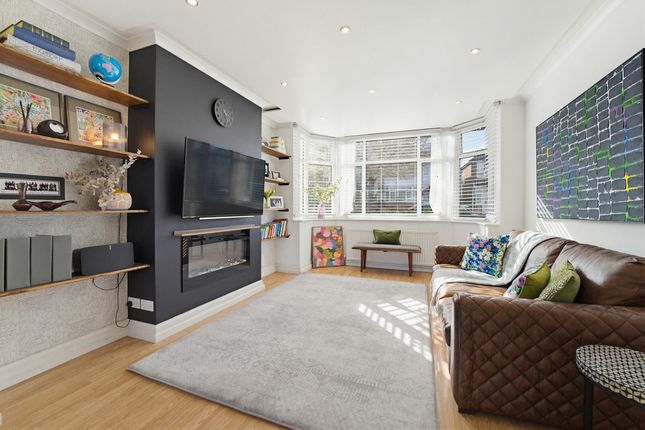 17, Clovelly Avenue, London photo 4