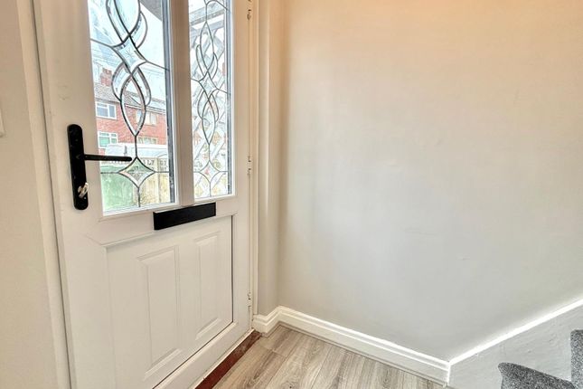 4, Ridge Crescent, Wakefield photo 2