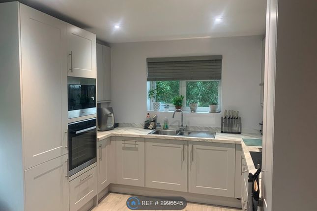 Highfield Court, Waltham Road, Twyford photo 5