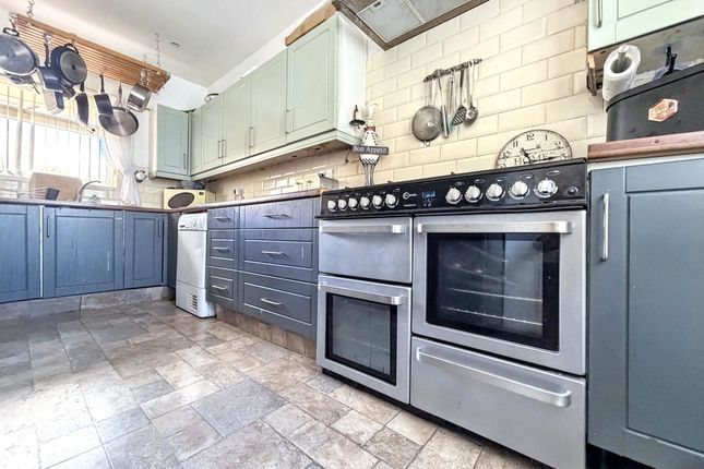 62, Avon Crescent, Houghton Le Spring photo 3