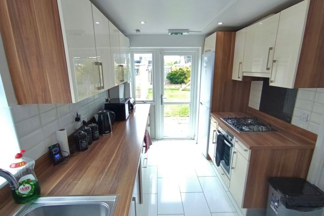 80, Howletts Lane, RUISLIP photo 5