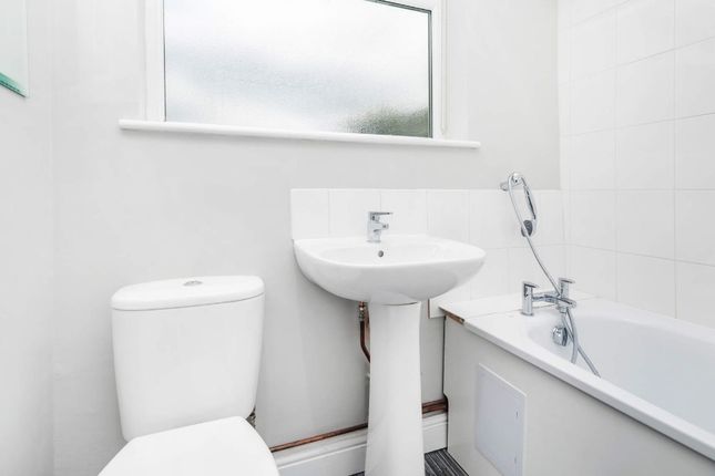 Terraced house to rent in Stanley Avenue, Forest Fields, Nottingham