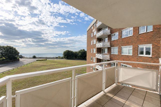 2-bed flat on Flat D2, Elizabeth Court Grove Road, Bournemouth, £145,000