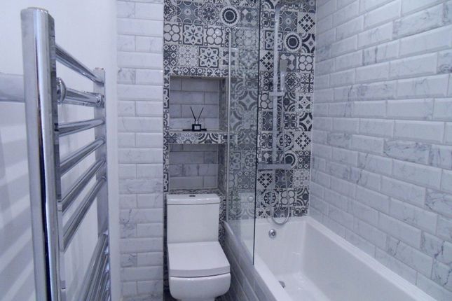 9, Gelderd Road, Batley photo 3