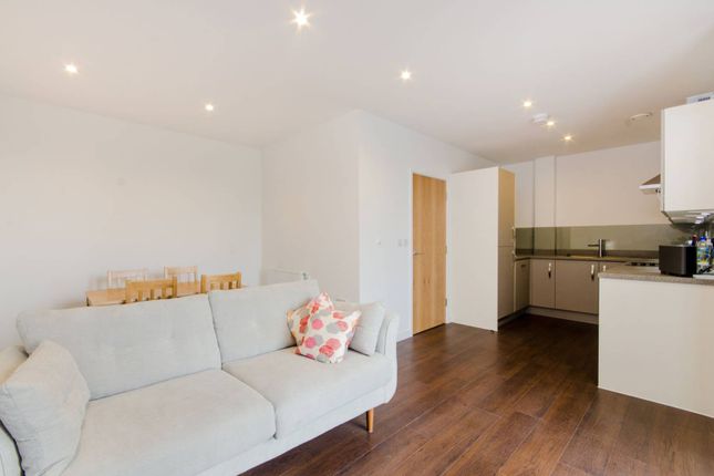 Flat to rent in Old Devonshire Road, Balham, London