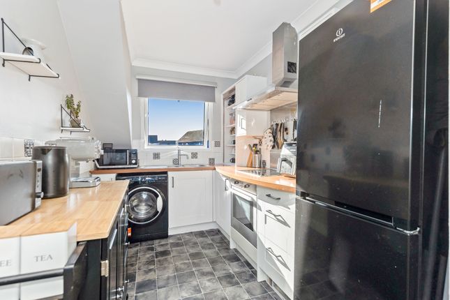 13/6 Ferry Gait Crescent, Silverknowes, Edinburgh, EH4 4GS photo 4