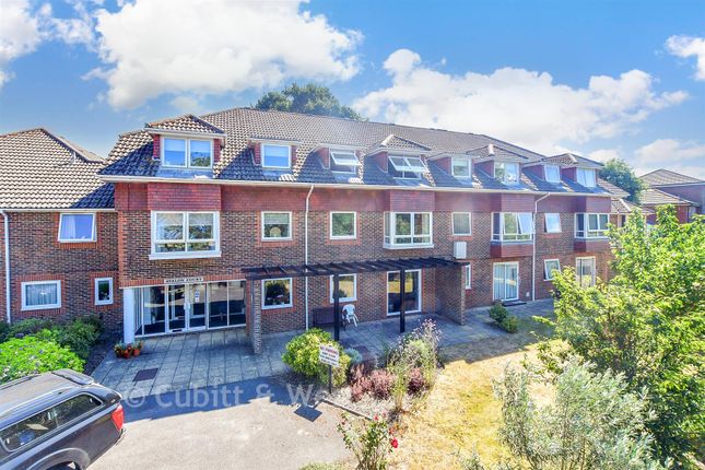 1-bed flat on Avalon Court, Horndean Road, Emsworth, £147,000