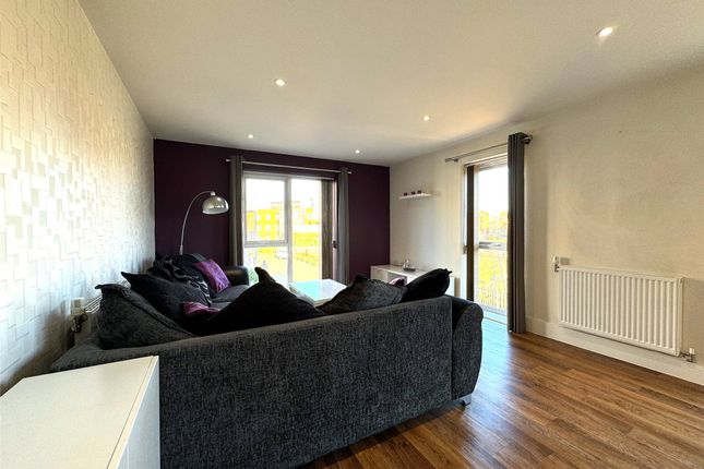Flat to rent in The Kilns, Redhill, Surrey