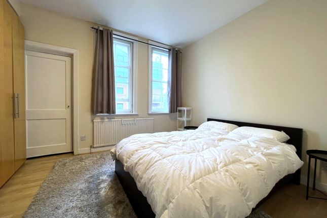 Flat for sale in Hanover Gate Mansions, Park Road, Regents Park