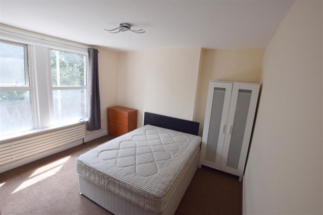 Thumbnail Property to rent in Vicarage Road, Watford