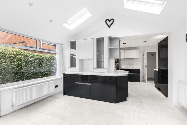 128, Belmont Rise, Sutton photo 2
