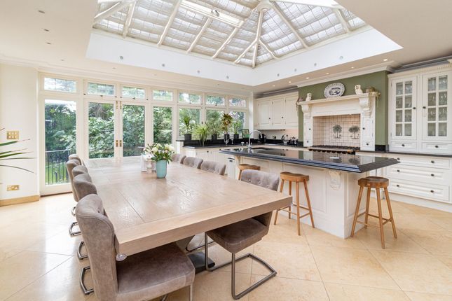 36 Penshurst Gardens, Edgware photo 2