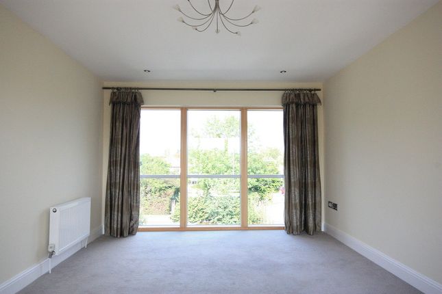 Flat 11, Tamara House, 30, Queen Ediths Way, Cambridgeshire photo 3