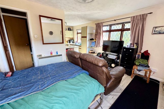 19, Buckingham Walk, New Milton photo 3