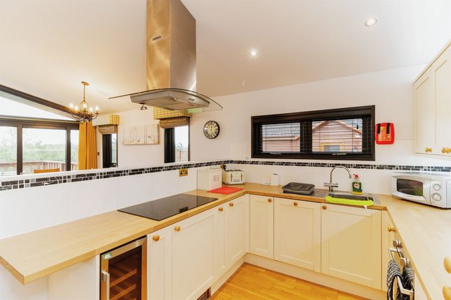 Mobile/park home for sale in Finlake Resort &amp; Spa, Chudleigh, Newton Abbot