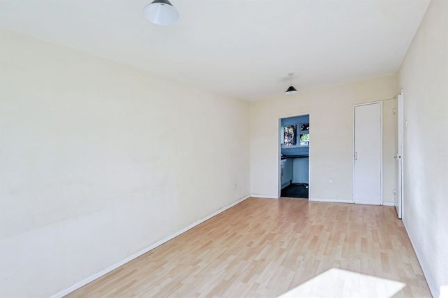 90, Castle Avenue, Northampton photo 4