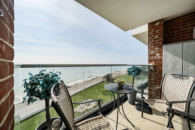 39 Rock Gardens, Bognor Regis photo 4