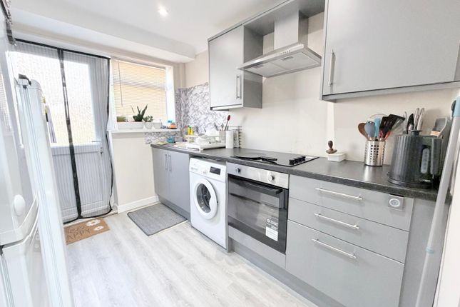 23, Farndale Garth, Leeds photo 2