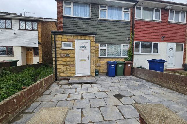 Terraced house to rent in Toft Avenue, Grays