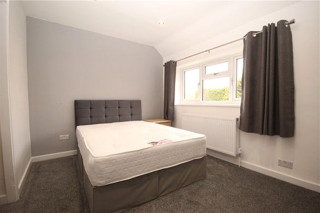 Room 5, 74, Fir Tree Road, Surrey photo 3