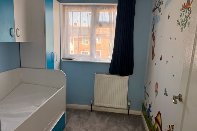 5, Leaf Road, Houghton Regis photo 5