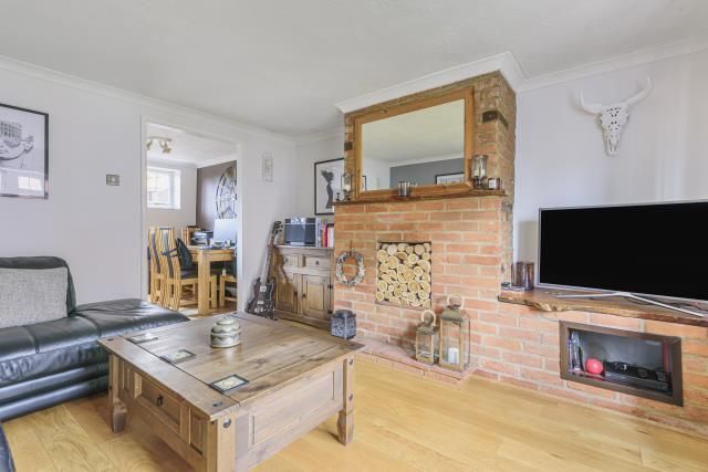 Thumbnail Terraced house for sale in Kennet Place, Newbury