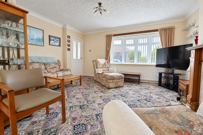 27, Priors Way, Swansea photo 3