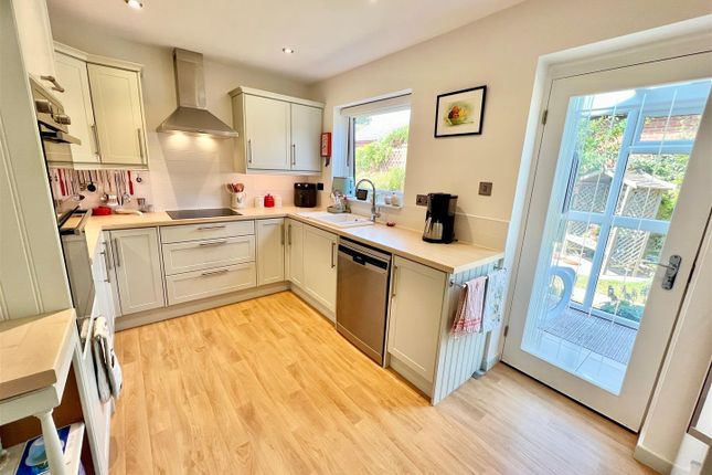 4, Marsh Close, Freshwater photo 3
