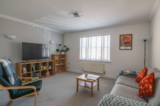 24 Winfarthing Court Ship Lane, Ely photo 3
