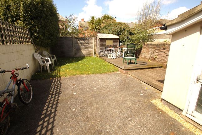 15 Victoria Road, Bournemouth photo 4