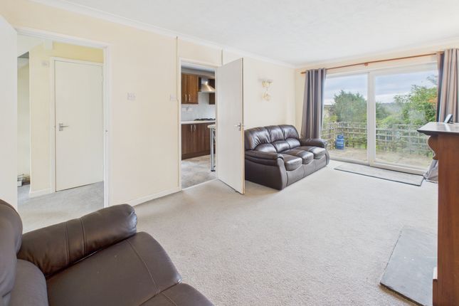 10 Eastfield Road photo 4
