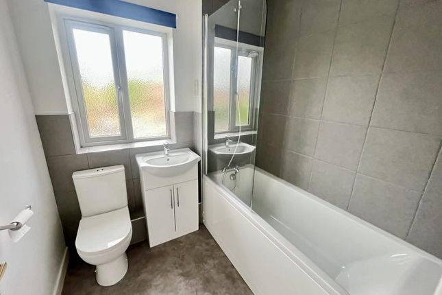16, Saxon Court, Thatcham photo 5