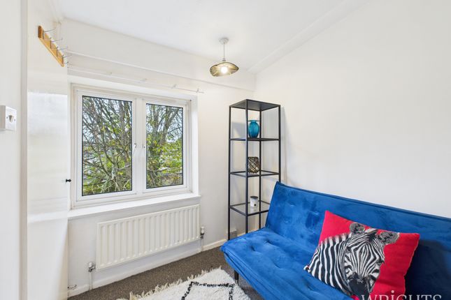 138, Bishops Rise, Hatfield photo 3