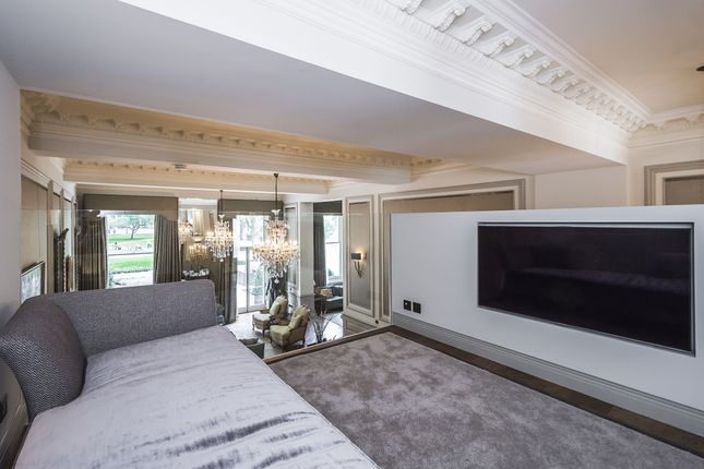 Duplex to rent in Princes Gate, London