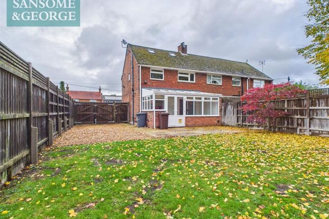 2-bed house on 31, Franklin Avenue, Tadley, £300,000