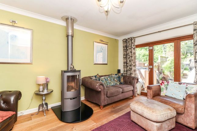 23, Rose Drive, Chesham photo 2