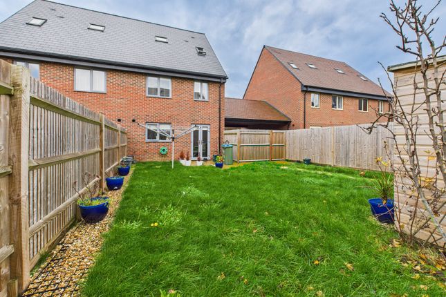 5 Lockheed Street, Aylesbury photo 4