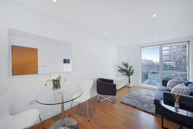 Flat for sale in Hudson House, Bow