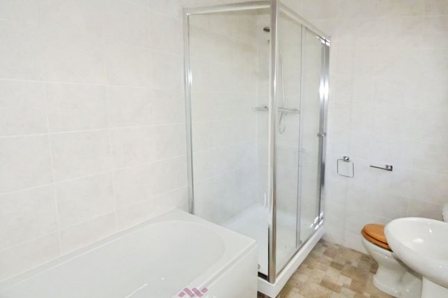 First Floor Flat, 76 Markham Avenue, Doncaster photo 2
