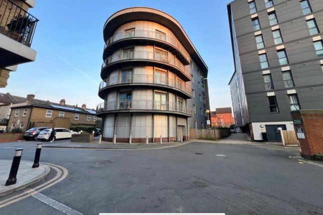 3-Bedroom Apartment Â€“ Westside Apartments, Ilford Ig1