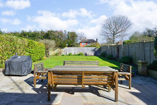 14 Sapte Close, Cranleigh photo 4
